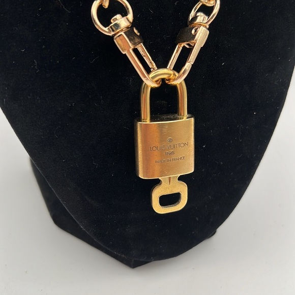 $300 Louis Vuitton Lock & Key - Picture 7 of 12